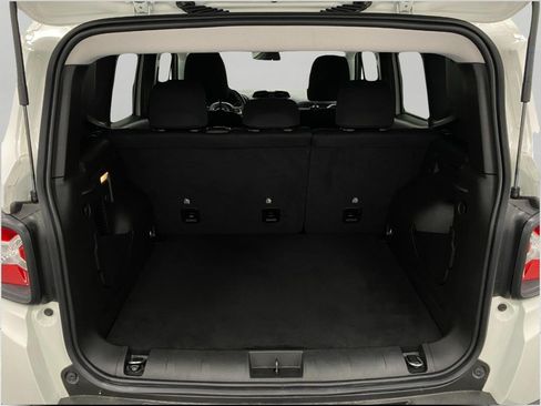 Used 2023 Jeep Renegade Latitude AWD/4WD image 37