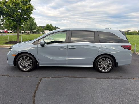 Certified 2025 Honda Odyssey Touring image 6