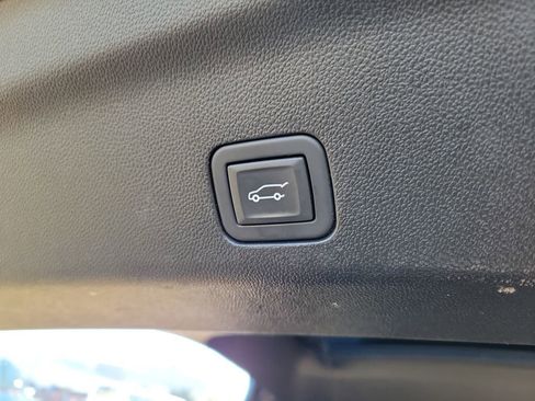 Used 2024 Chevrolet Tahoe LT RWD image 12