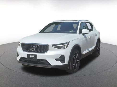 Used 2024 Volvo XC40 B5 Core image 7