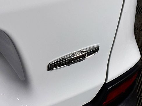 Used 2019 Jeep Cherokee Latitude Plus w/ Comfort/Convenience Group image 23