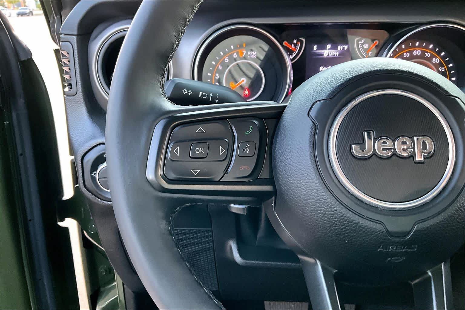 Used 2022 Jeep Gladiator Sport AWD/4WD image 19