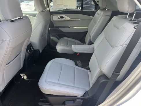 New 2026 Ford Explorer Active w/ Active Comfort Package AWD/4WD image 8