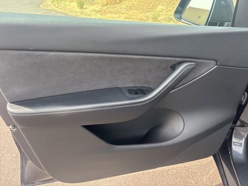 Used 2021 Tesla Model Y Long Range image 10