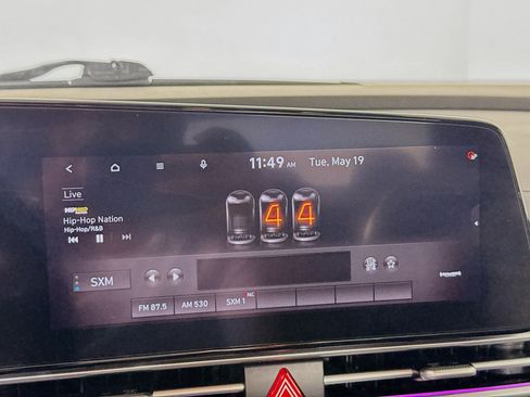Used 2022 Hyundai Elantra Limited FWD image 17