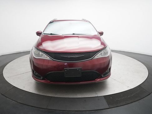 Used 2020 Chrysler Pacifica Touring-L Plus w/ S Appearance Package FWD image 11