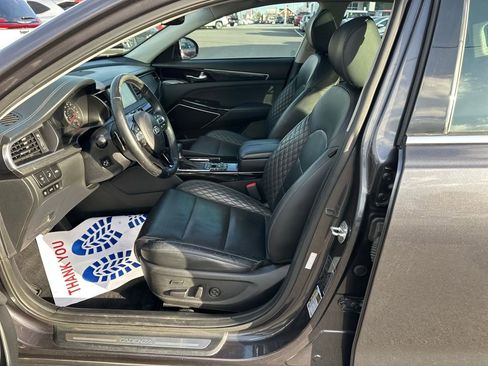 Used 2017 Kia Cadenza Limited image 9