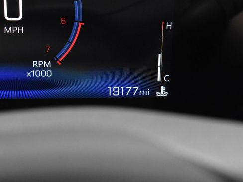 Used 2025 Chevrolet Trax LT w/ Sunroof Package FWD image 20