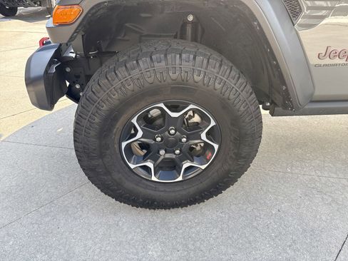 Used 2023 Jeep Gladiator Rubicon w/ Cold Weather Group image 12