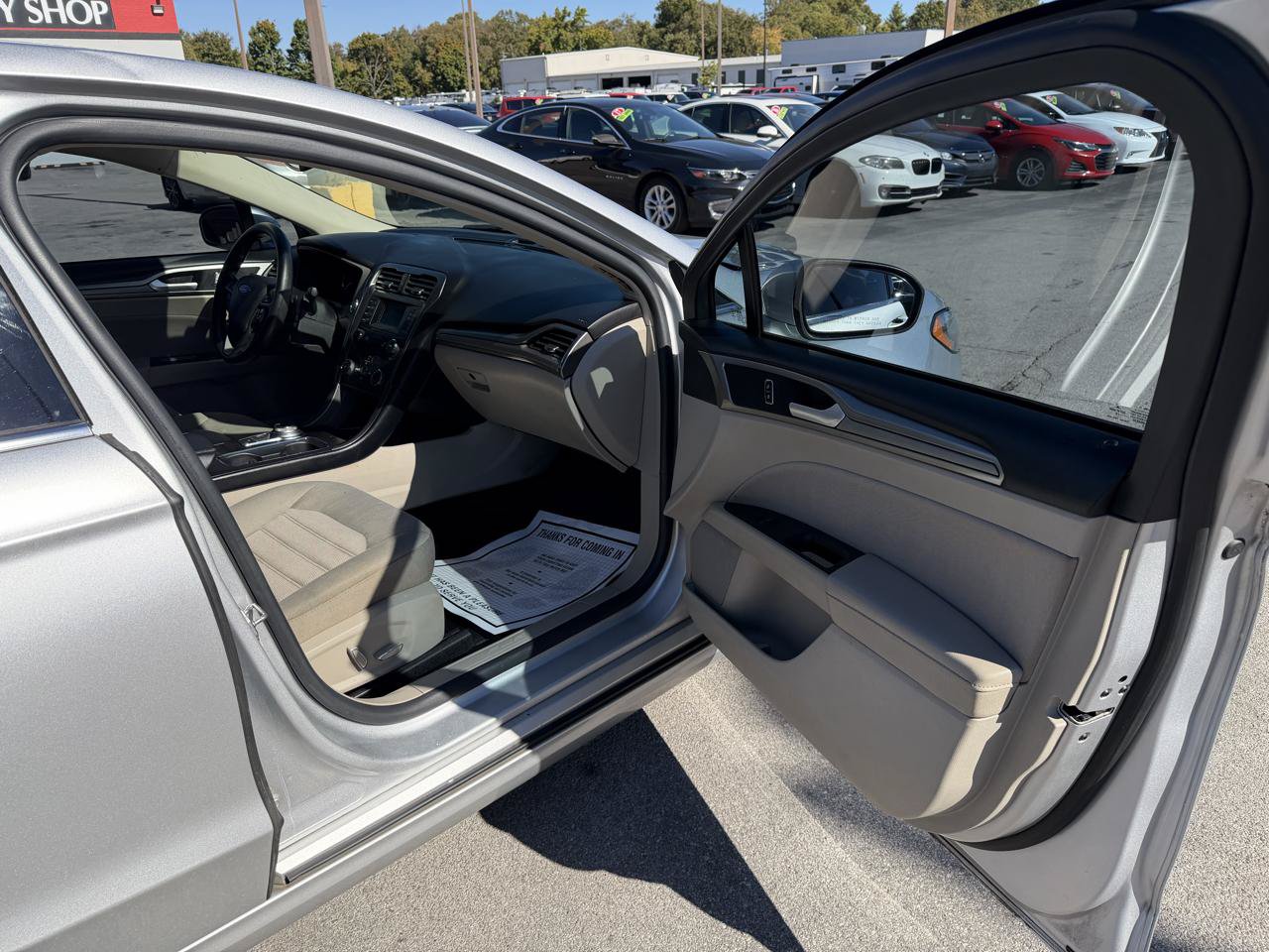 Used 2018 Ford Fusion SE FWD image 9