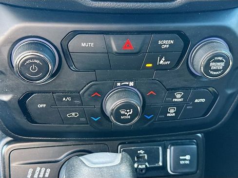 Used 2022 Jeep Renegade Latitude image 16