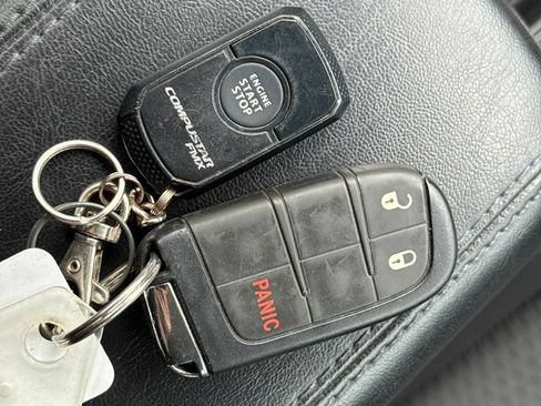 Used 2022 Jeep Compass Latitude AWD/4WD image 38