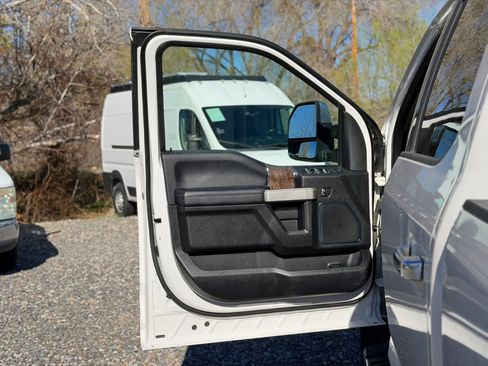 Used 2019 Ford F250 Lariat w/ Lariat Ultimate Package image 39