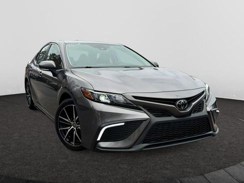 Used 2024 Toyota Camry SE image 1