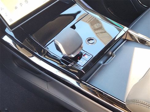 Used 2025 Land Rover Range Rover Sport image 15