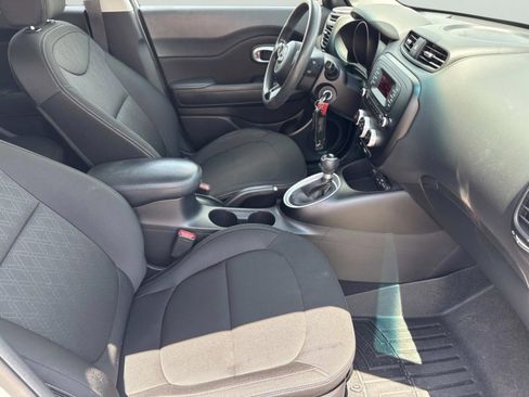 Used 2016 Kia Soul FWD image 19