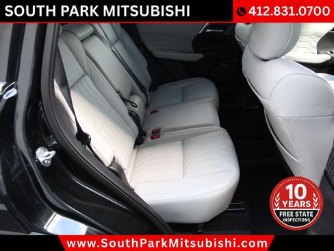 Used 2025 Mitsubishi Outlander AWD image 17