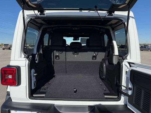 New 2025 Jeep Wrangler Unlimited Rubicon image 19