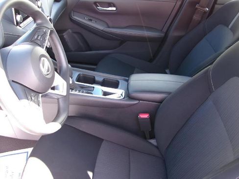 Used 2024 Nissan Sentra SV FWD image 13