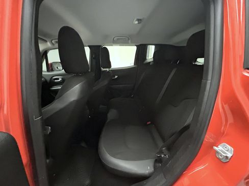 Used 2018 Jeep Renegade Altitude AWD/4WD image 19
