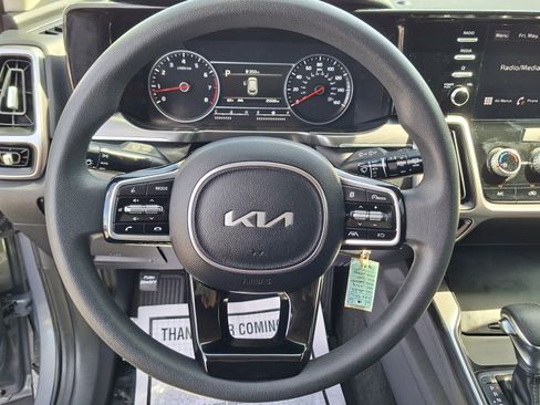 Used 2023 Kia Sorento LX FWD image 11