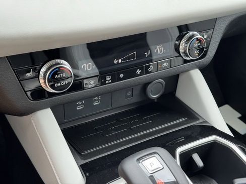 New 2025 Mitsubishi Outlander SE image 29