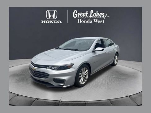 Used 2018 Chevrolet Malibu LT FWD image 1