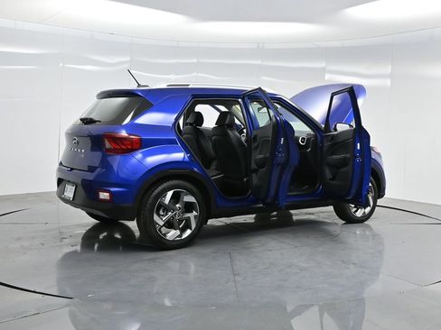Used 2023 Hyundai Venue Limited w/ Cargo Package image 4