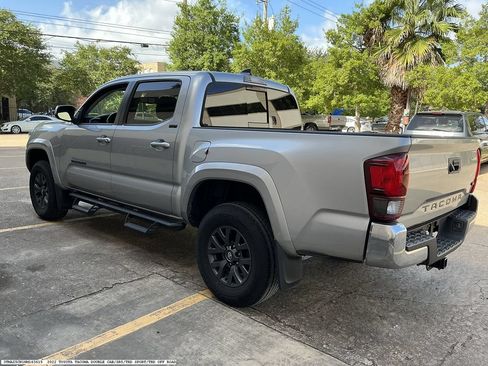 Used 2022 Toyota Tacoma SR5 RWD image 4