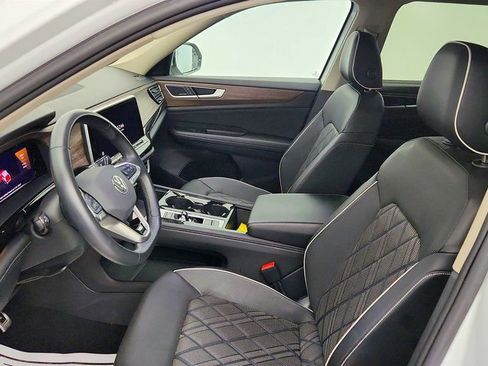 Used 2024 Volkswagen Atlas SEL Premium R-Line image 20