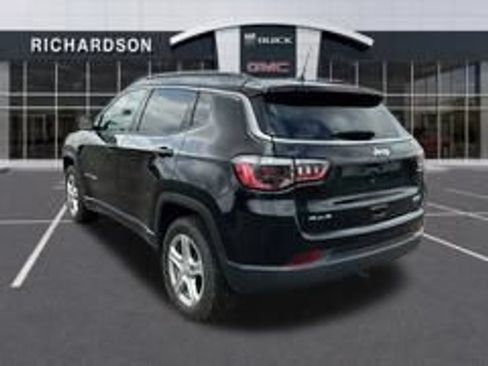Used 2024 Jeep Compass Latitude AWD/4WD image 4