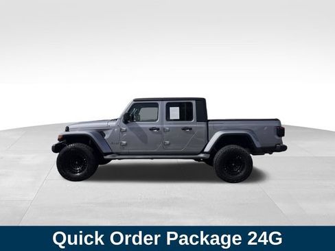 Used 2020 Jeep Gladiator Overland AWD/4WD image 2