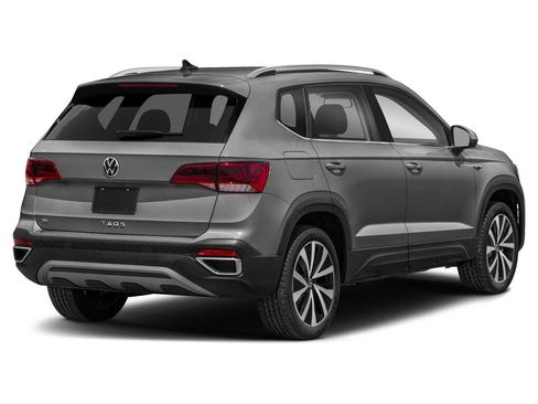 Used 2023 Volkswagen Taos SE w/ Black Wheel Package FWD image 2