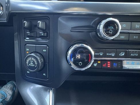 Used 2021 Ford F150 Lariat w/ Equipment Group 502A High image 17