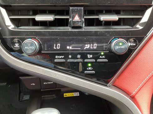 Used 2022 Toyota Camry XSE w/ Navigation Package image 22