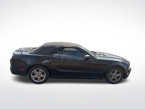 Used 2014 Ford Mustang Convertible image 4