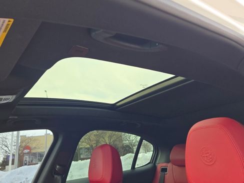 Used 2022 Alfa Romeo Stelvio Veloce image 24