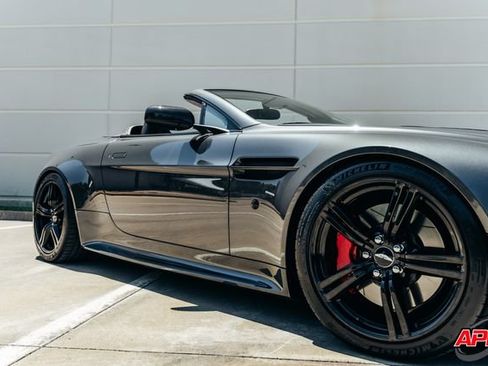 Used 2009 Aston Martin V8 Vantage Roadster RWD image 23