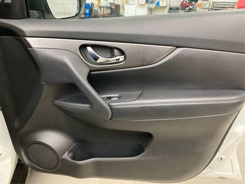 Used 2014 Nissan Rogue SV w/ SV Premium Package image 27