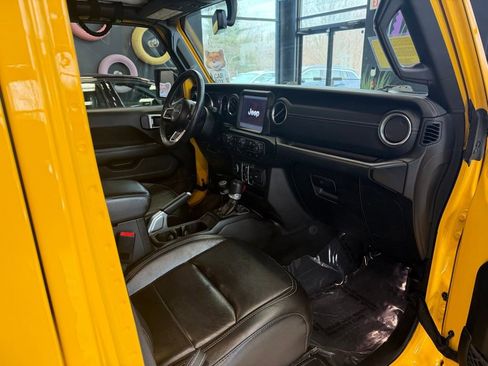 Used 2019 Jeep Wrangler Unlimited Sahara w/ Uconnect 4C Nav & Sound Group image 22