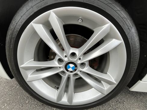Used 2017 BMW 320i Sedan image 25