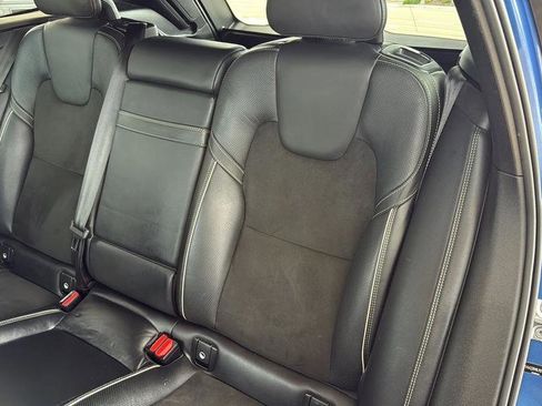 Used 2018 Volvo XC60 T6 R-Design w/ Convenience Package image 41