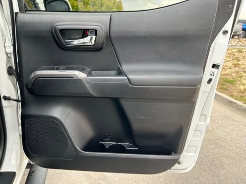 Used 2018 Toyota Tacoma TRD Sport w/ TRD Premium Sport Package AWD/4WD image 28