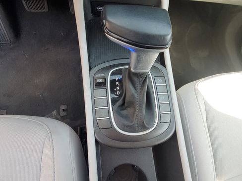 Used 2025 Hyundai Kona SEL FWD image 16