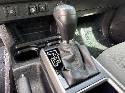 Used 2020 Toyota Tacoma SR5 RWD image 34