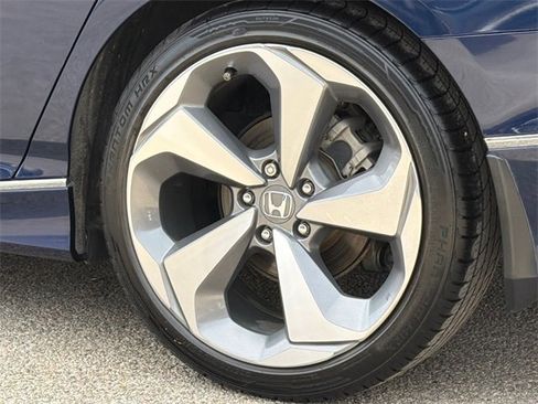 Used 2018 Honda Accord Touring image 8