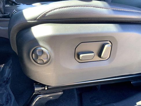 Certified 2024 Jeep Wrangler Unlimited Sahara w/ Dual Top Group AWD/4WD image 28