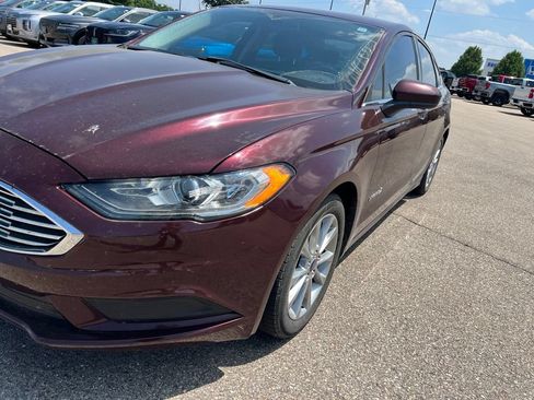 Used 2017 Ford Fusion SE FWD image 9