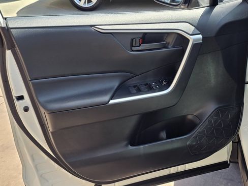 Used 2023 Toyota RAV4 LE AWD/4WD image 27