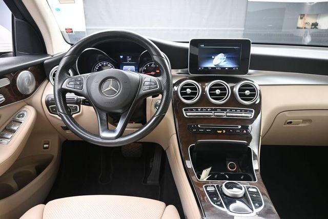 Used 2017 Mercedes-Benz GLC 300 4MATIC image 9